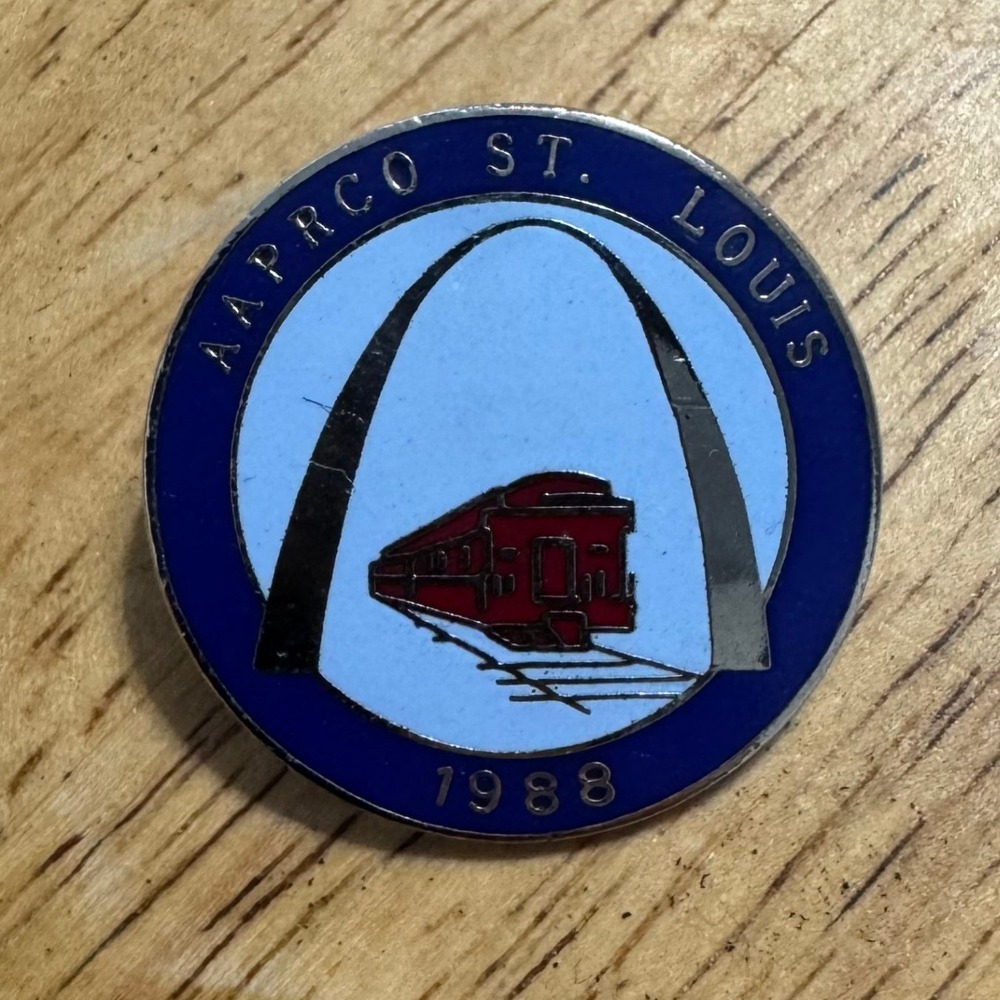 Vtg 1988 AAPRCO St Louis Gateway Arch Railroad Enamel Lapel Pin 1 Inch Round